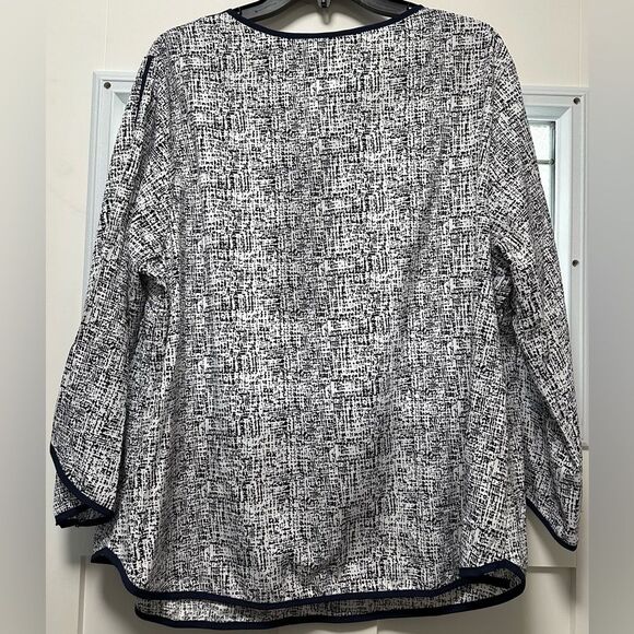 Woman’s SHEIN Blouse Blue White (726) - Picture 3 of 5